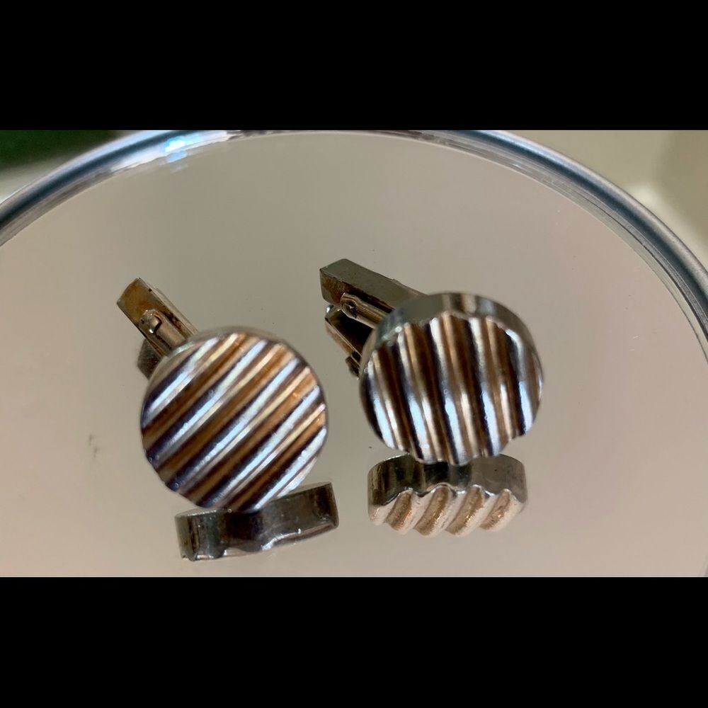 Vintage Swank gold tone cuff links‎